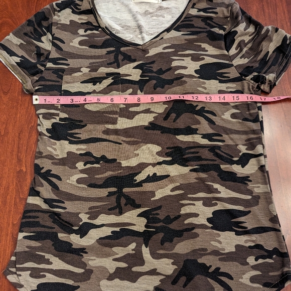 Arden Furtado camo top, size Large - Picture 4 of 5
